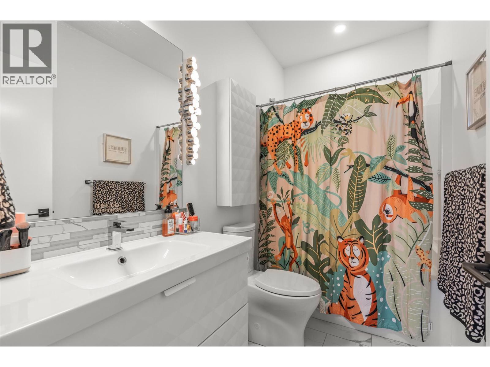 7938 Graystone Drive, Coldstream, BC - Indoor Photo Showing Bathroom
