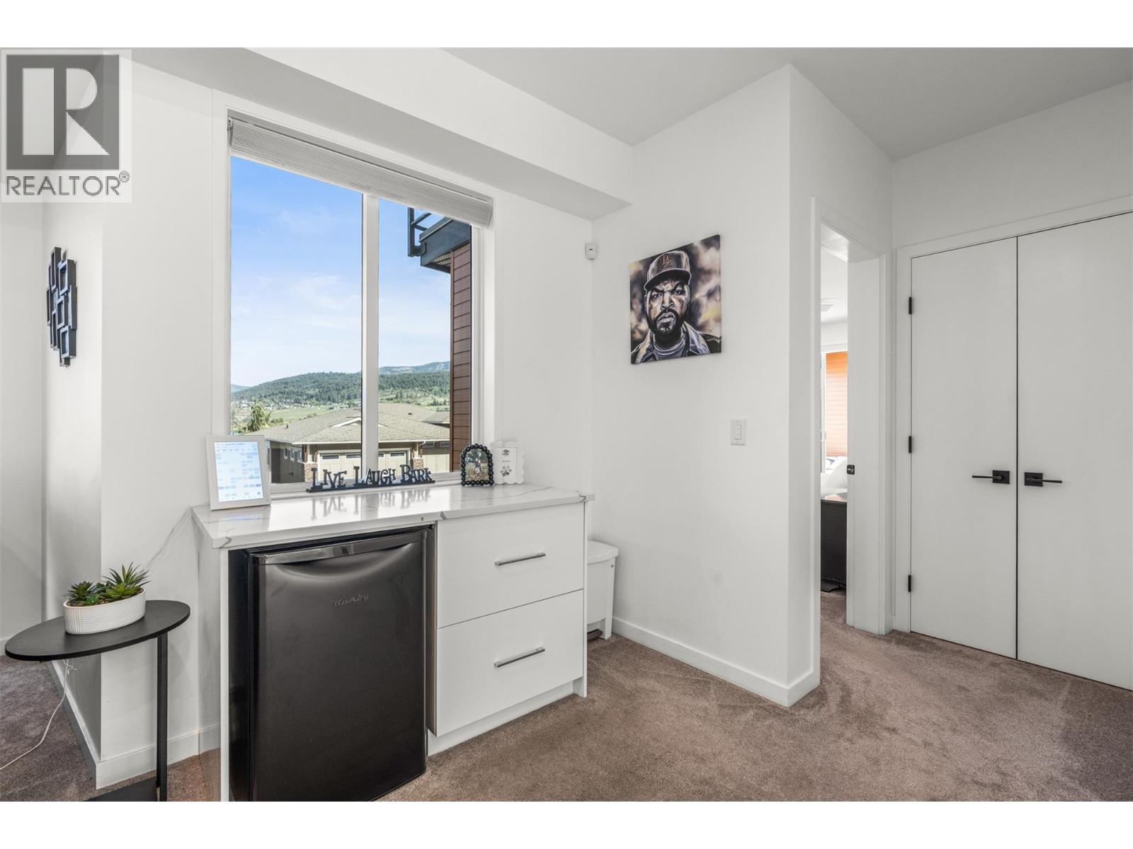 7938 Graystone Drive, Coldstream, BC - Indoor