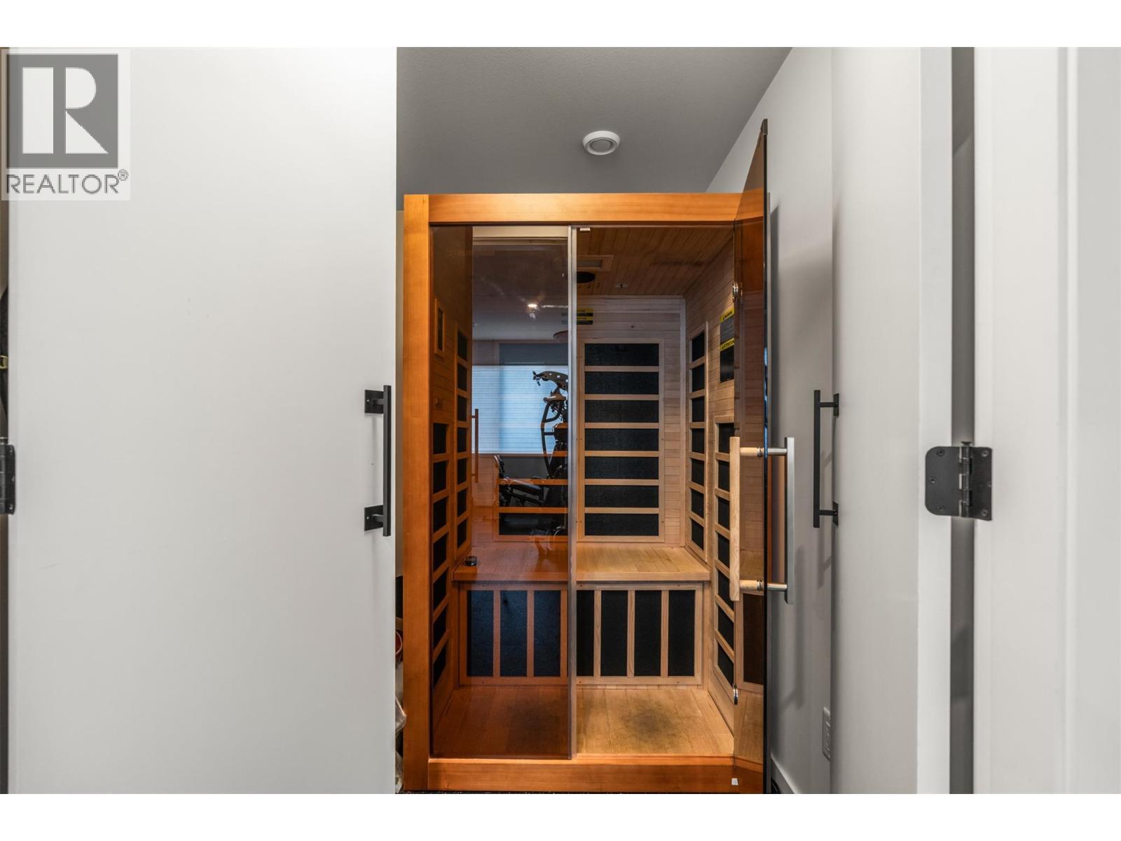 7938 Graystone Drive, Coldstream, BC - Indoor Photo Showing Other Room