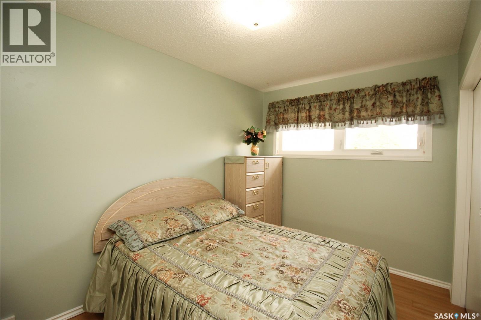 435 3Rd Avenue E, Shaunavon, SK - Indoor Photo Showing Bedroom