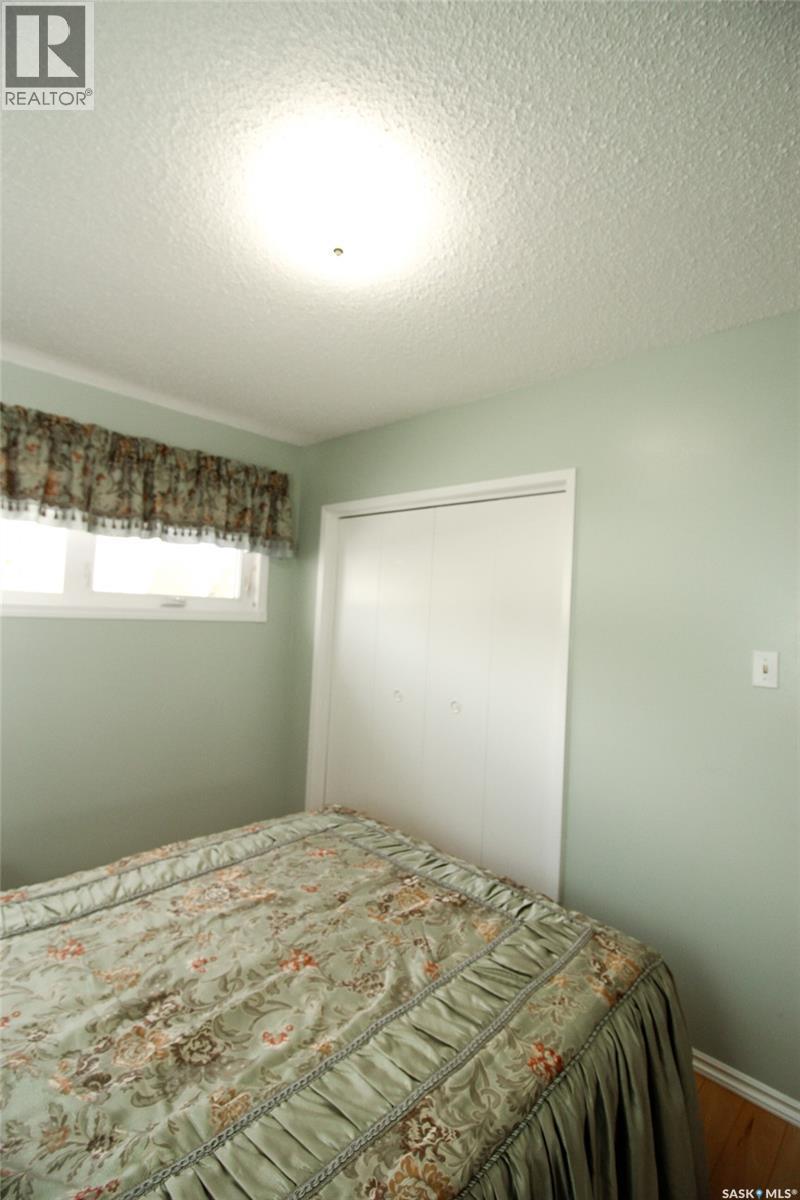 435 3Rd Avenue E, Shaunavon, SK - Indoor Photo Showing Bedroom