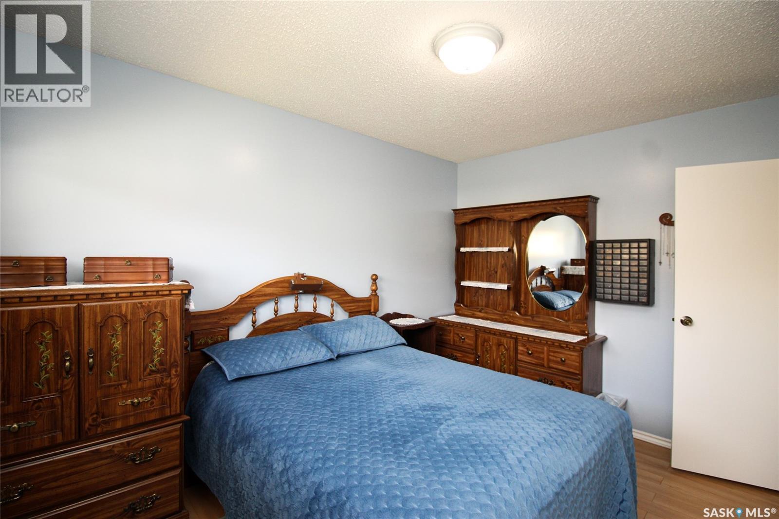 435 3Rd Avenue E, Shaunavon, SK - Indoor Photo Showing Bedroom