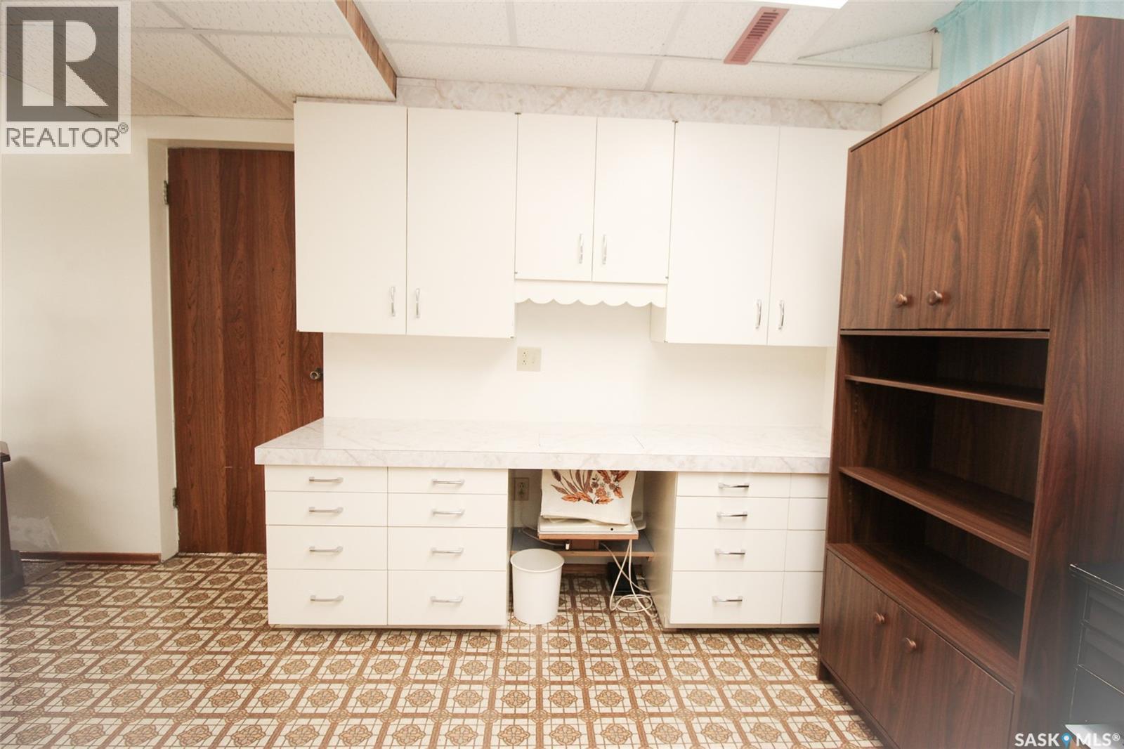 435 3Rd Avenue E, Shaunavon, SK - Indoor