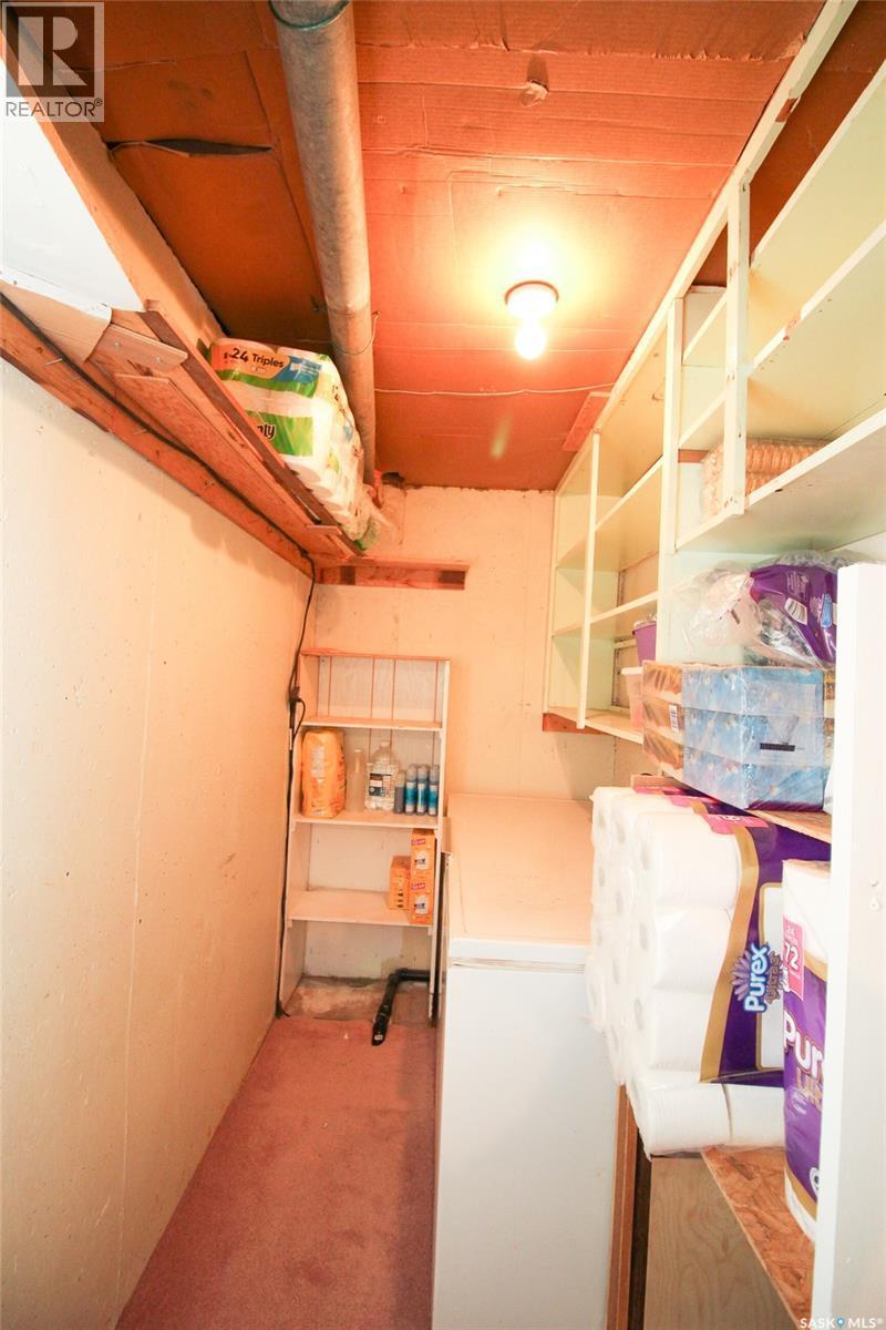 435 3Rd Avenue E, Shaunavon, SK - Indoor