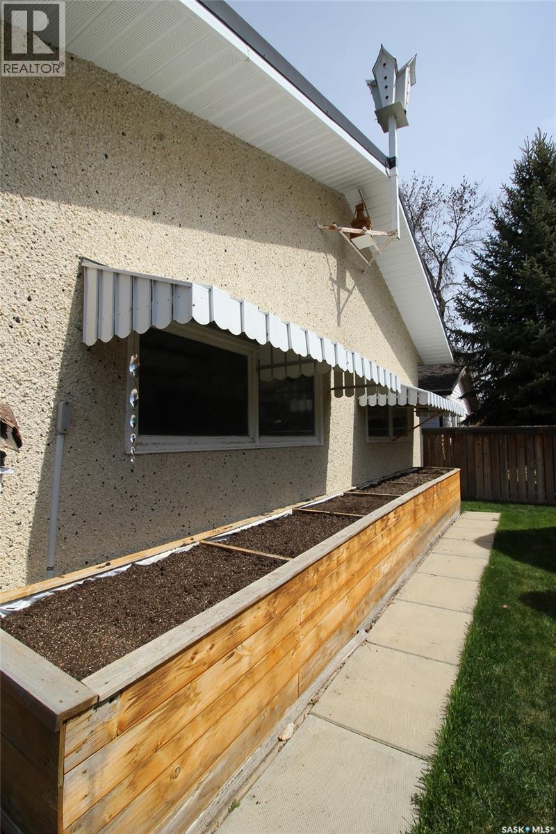 435 3Rd Avenue E, Shaunavon, SK - Outdoor