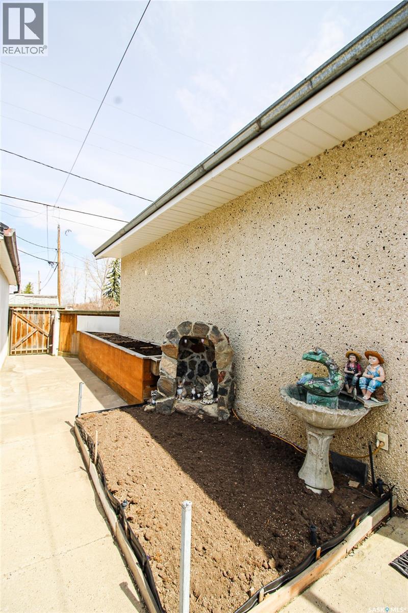 435 3Rd Avenue E, Shaunavon, SK - Outdoor