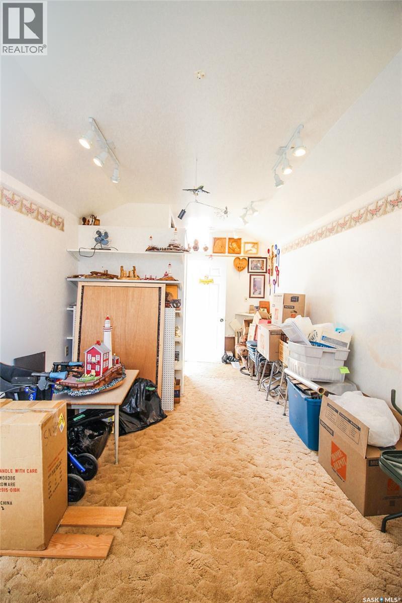 435 3Rd Avenue E, Shaunavon, SK - Indoor