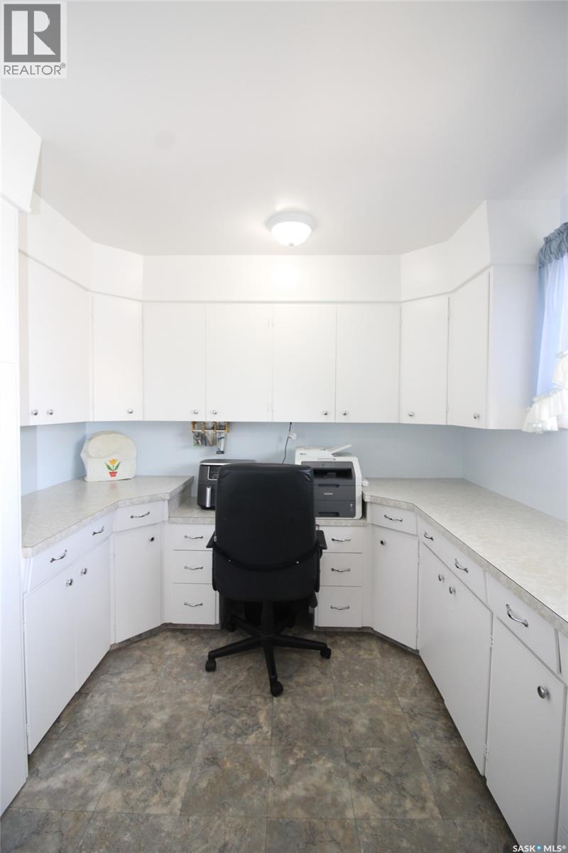 435 3Rd Avenue E, Shaunavon, SK - Indoor