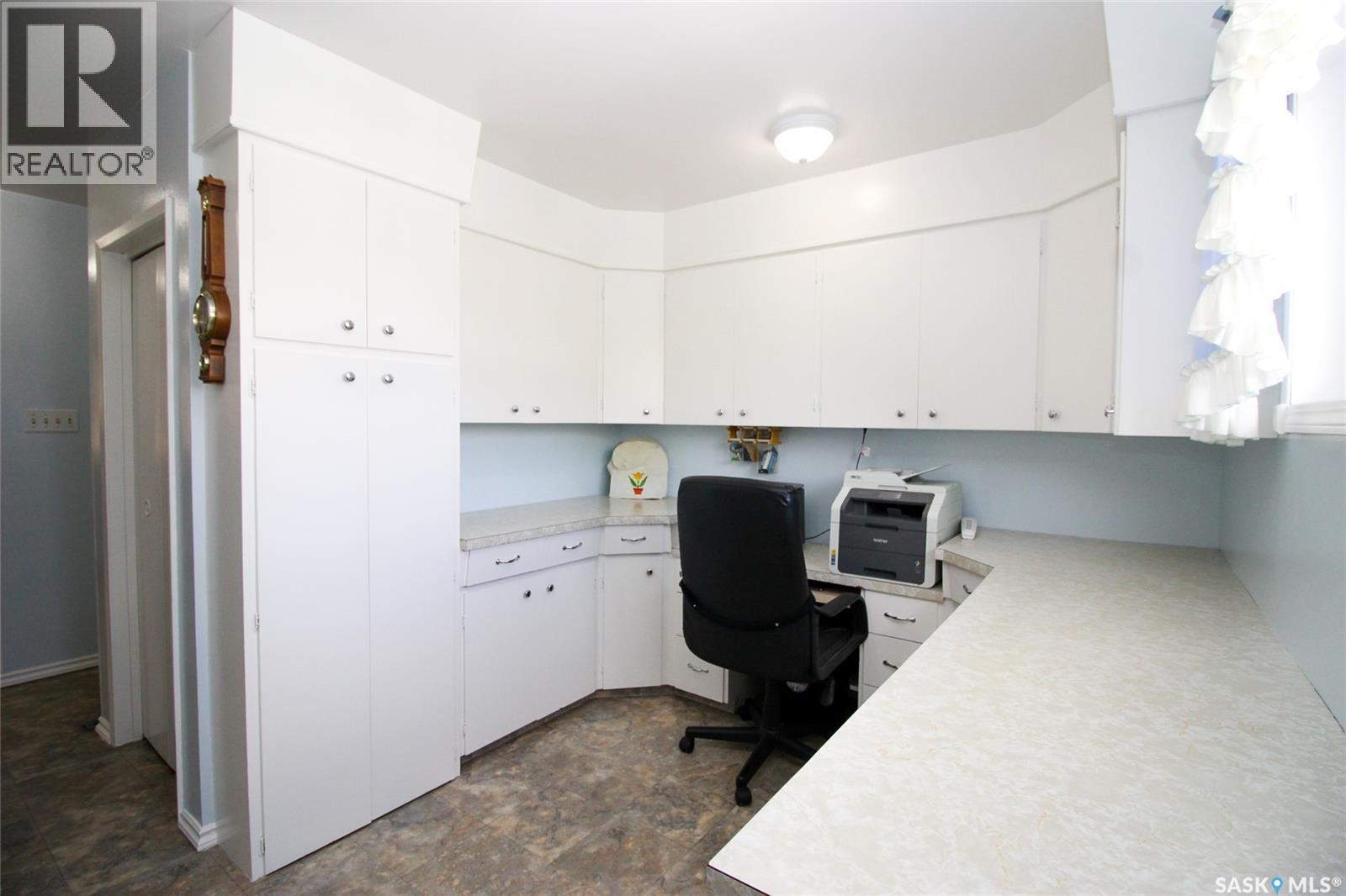 435 3Rd Avenue E, Shaunavon, SK - Indoor
