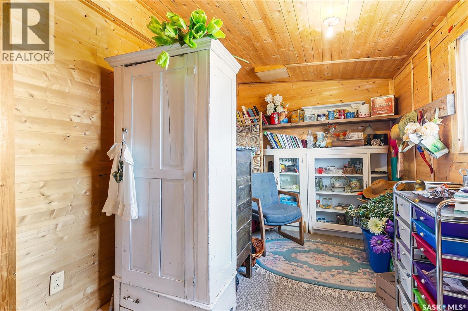 100 Tower Road, Buena Vista, SK - Indoor Photo Showing Other Room