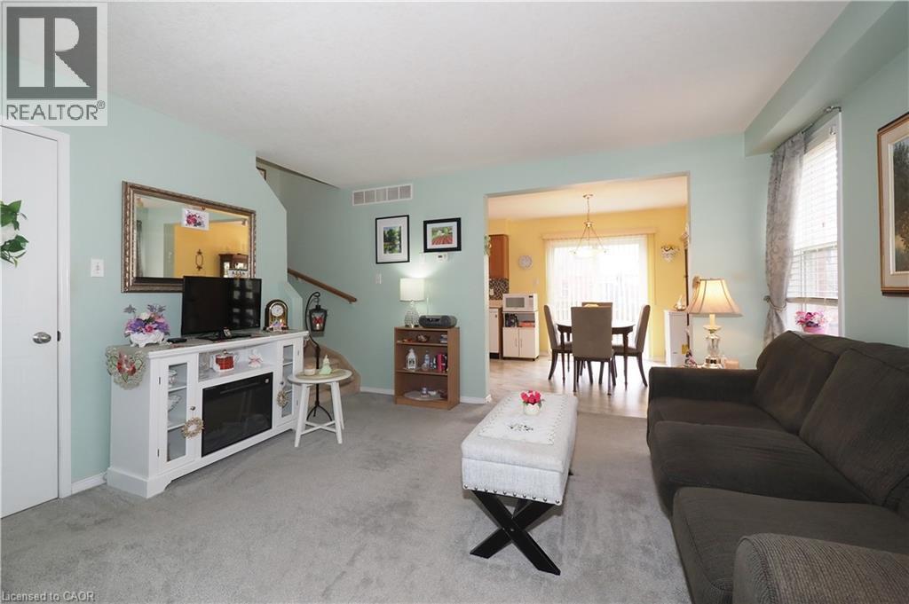 14 Brookfield Crescent, Kitchener, ON - Indoor Photo Showing Living Room
