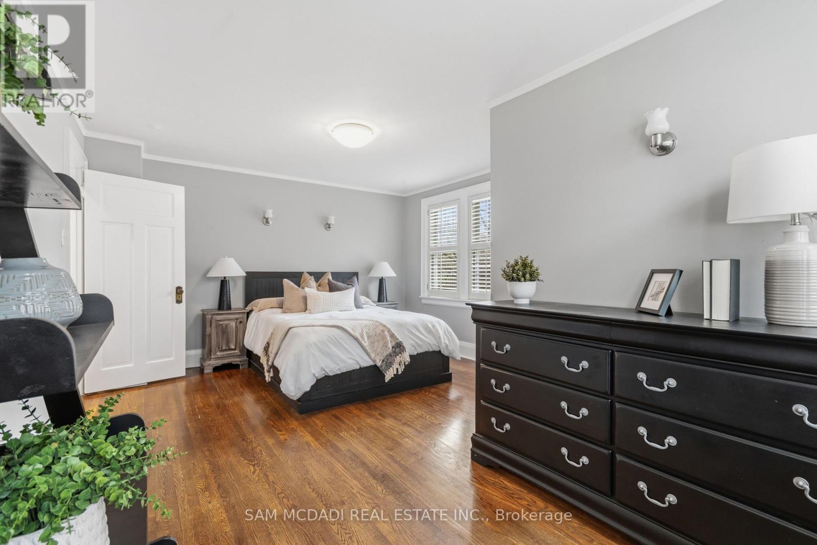 1296 Clarkson Road N, Mississauga, ON - Indoor Photo Showing Bedroom