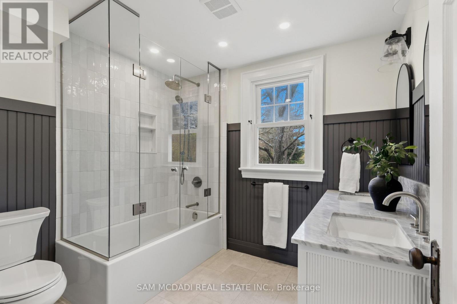 1296 Clarkson Road N, Mississauga, ON - Indoor Photo Showing Bathroom