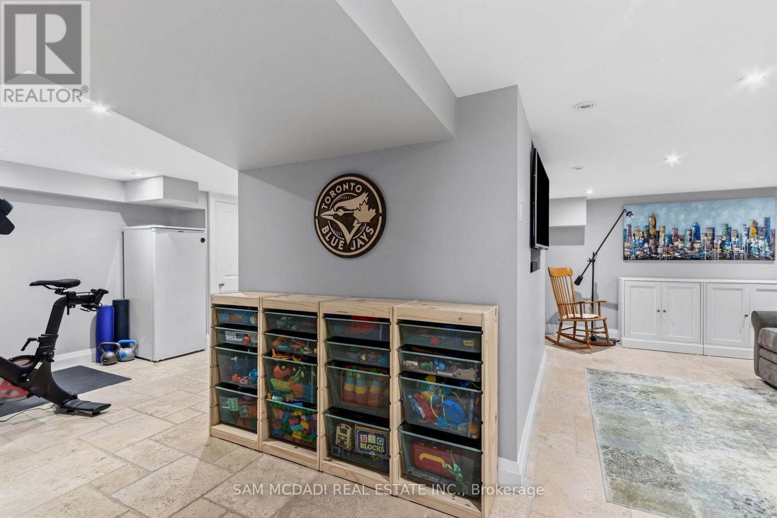 1296 Clarkson Road N, Mississauga, ON - Indoor Photo Showing Gym Room