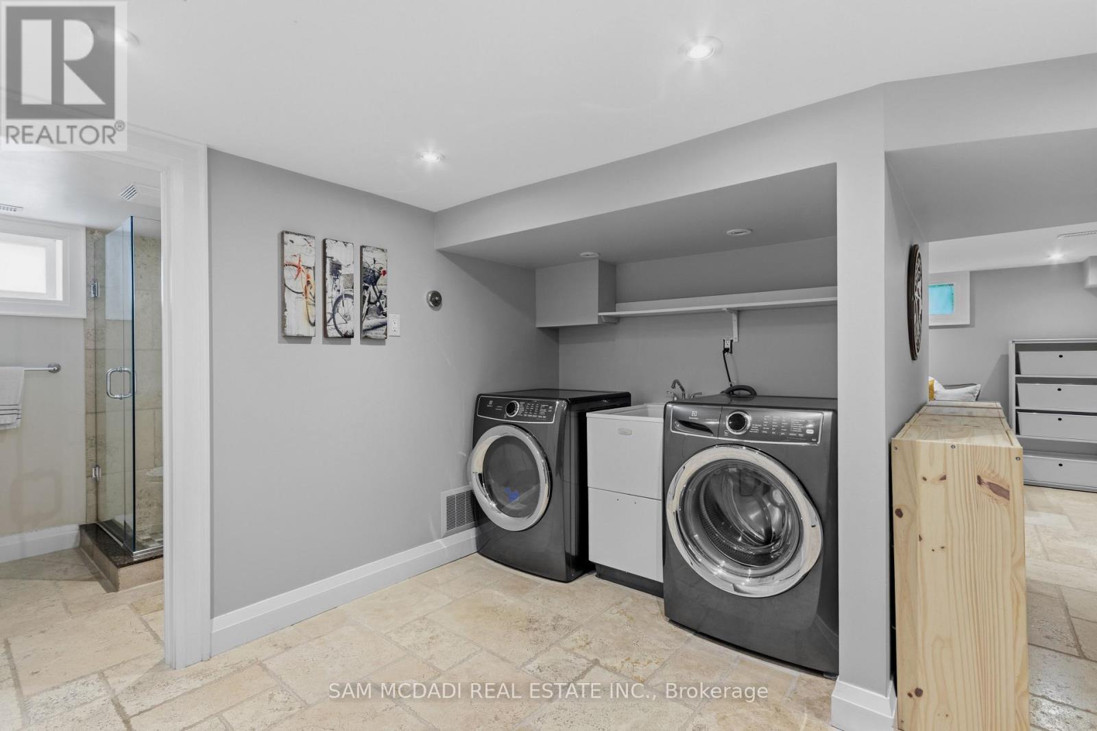 1296 Clarkson Road N, Mississauga, ON - Indoor Photo Showing Laundry Room