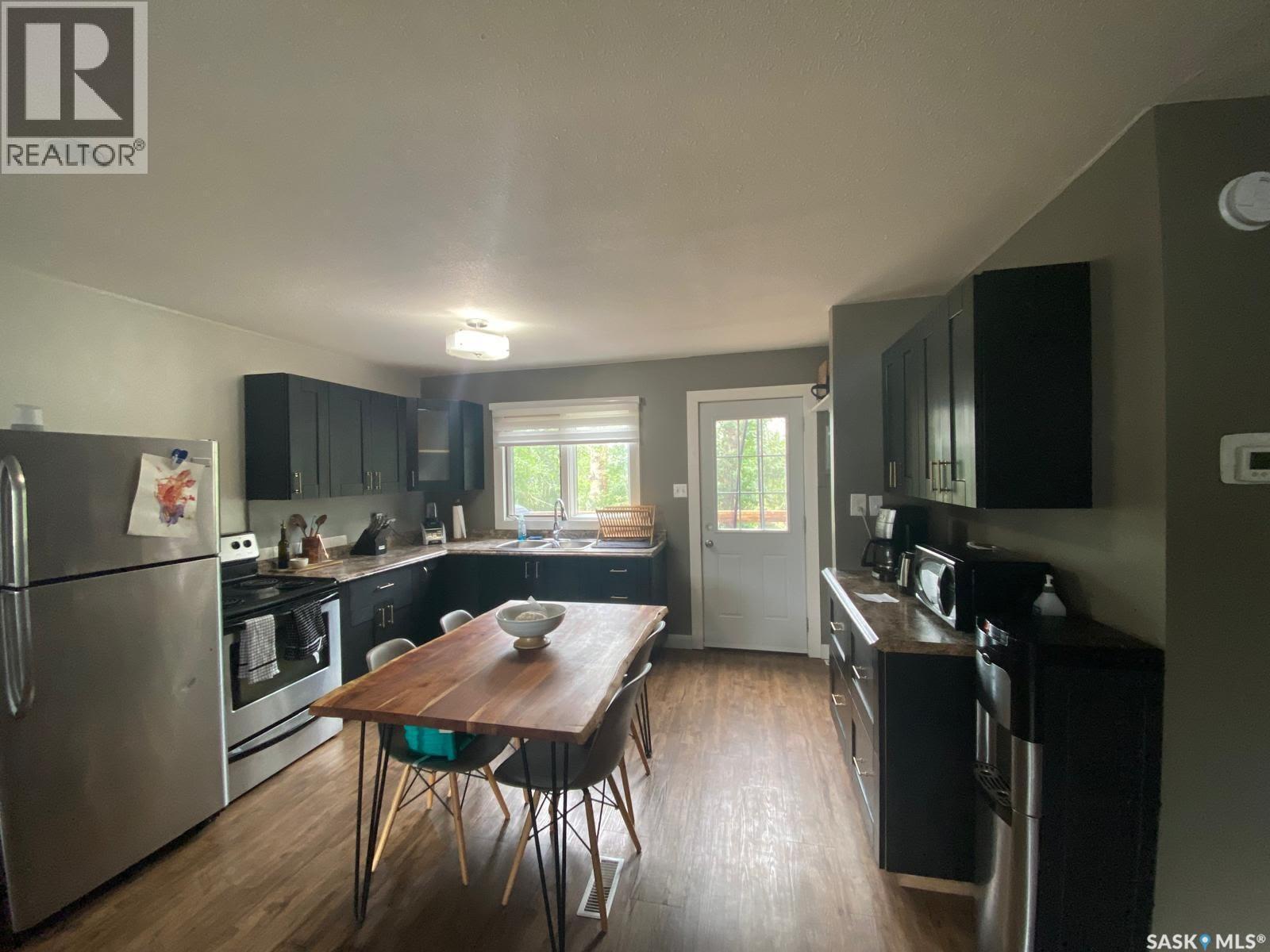 610 Aurora Street, Saskatchewan Beach, SK - Indoor