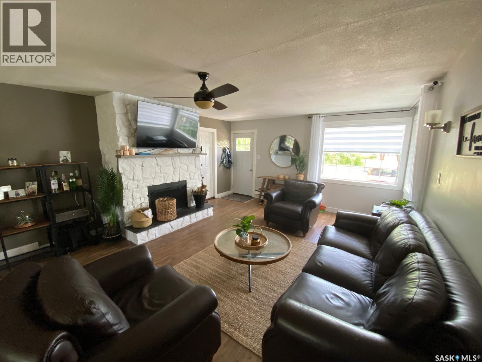 610 Aurora Street, Saskatchewan Beach, SK - Indoor Photo Showing Living Room With Fireplace