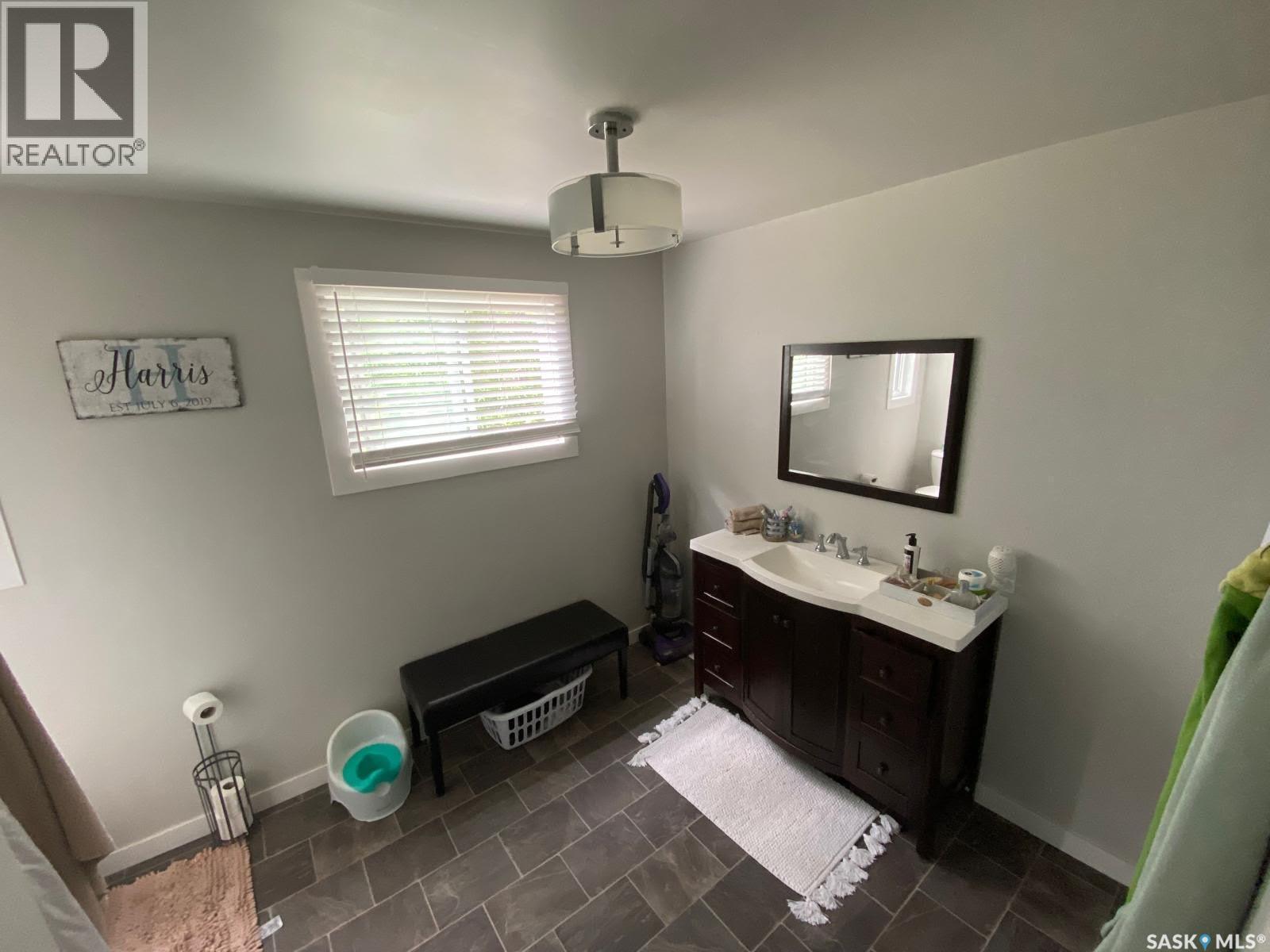 610 Aurora Street, Saskatchewan Beach, SK - Indoor Photo Showing Bathroom