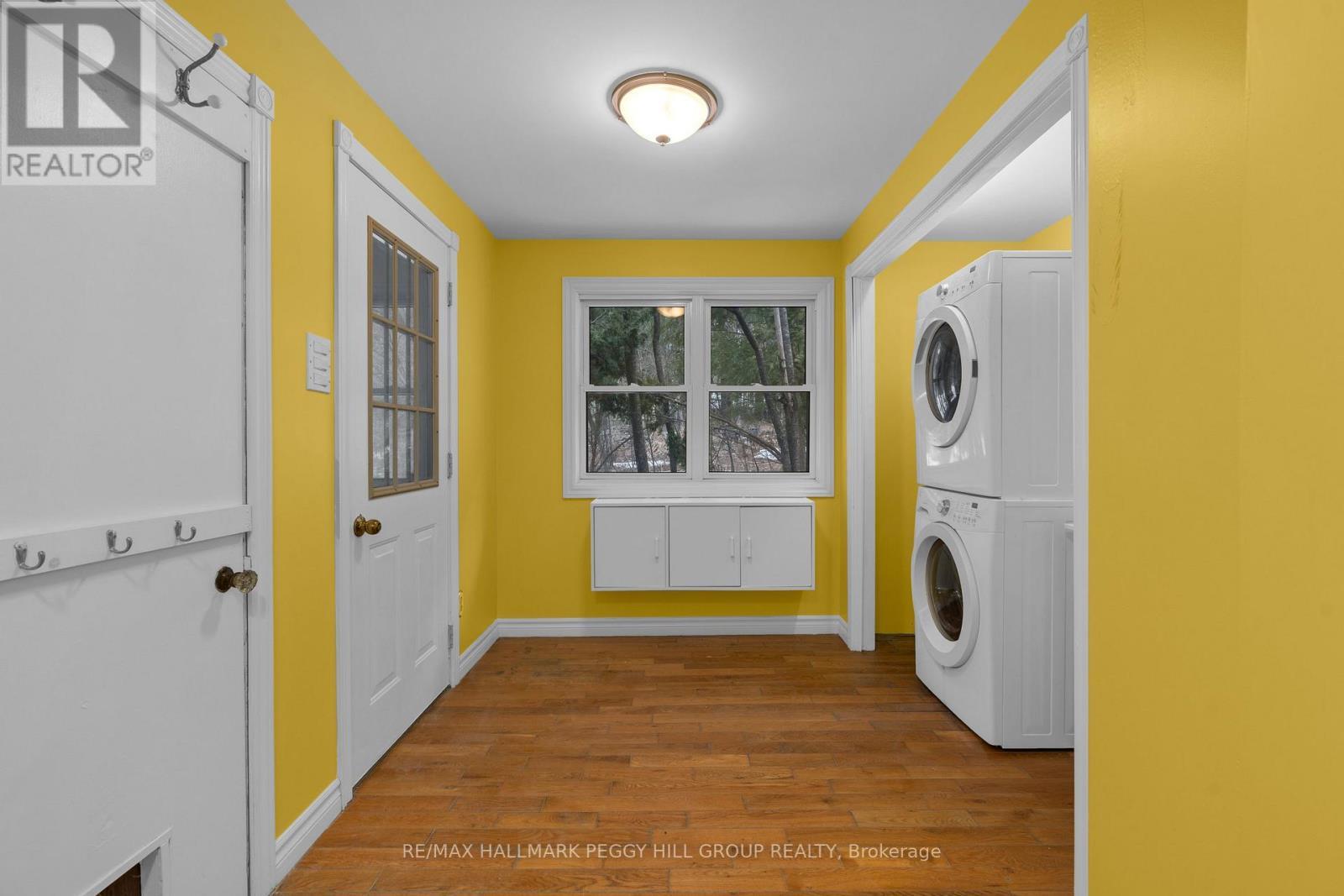 90 Doran Road, Springwater, ON - Indoor Photo Showing Laundry Room