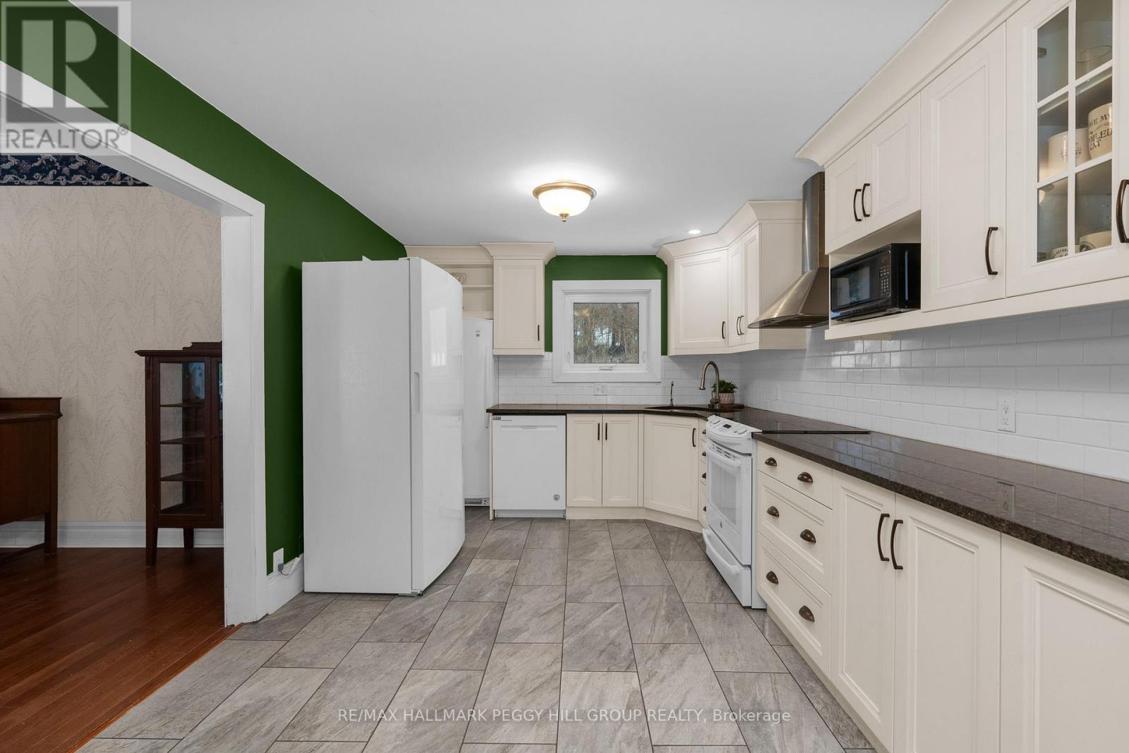 90 Doran Road, Springwater, ON - Indoor Photo Showing Kitchen