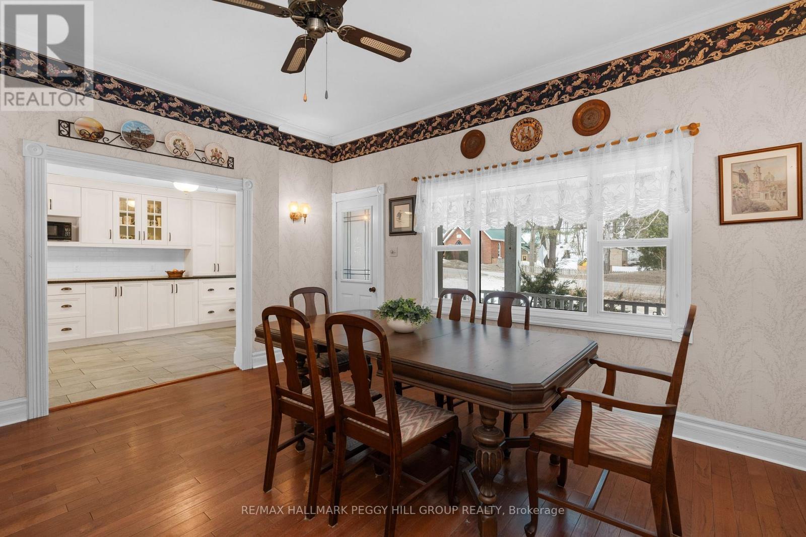 90 Doran Road, Springwater, ON - Indoor Photo Showing Dining Room
