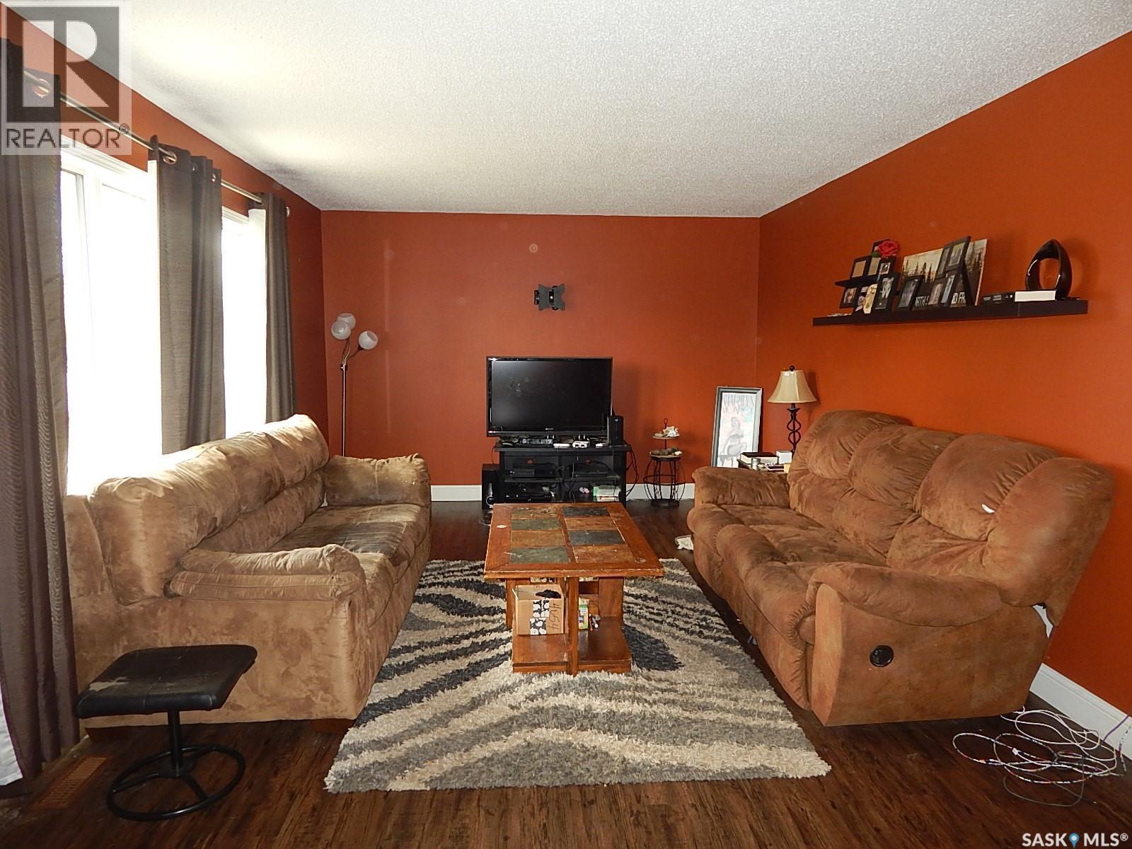 222 Westview Drive, Coronach, SK - Indoor Photo Showing Living Room