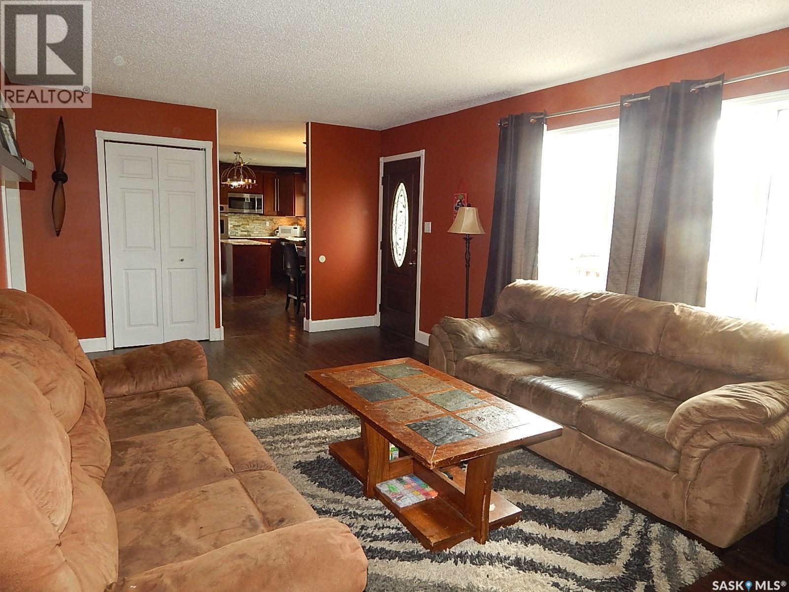 222 Westview Drive, Coronach, SK - Indoor Photo Showing Living Room