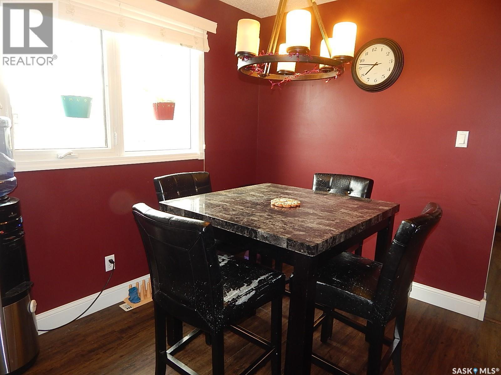 222 Westview Drive, Coronach, SK - Indoor Photo Showing Dining Room