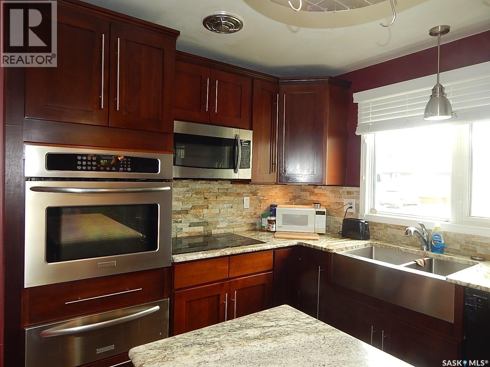 222 Westview Drive, Coronach, SK - Indoor Photo Showing Kitchen With Double Sink