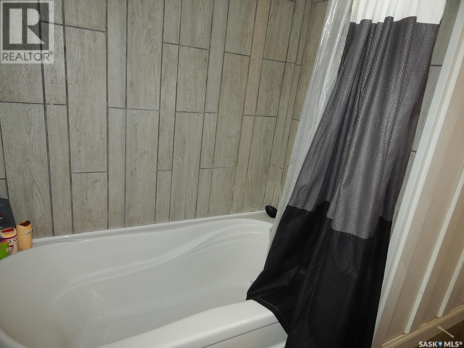222 Westview Drive, Coronach, SK - Indoor Photo Showing Bathroom