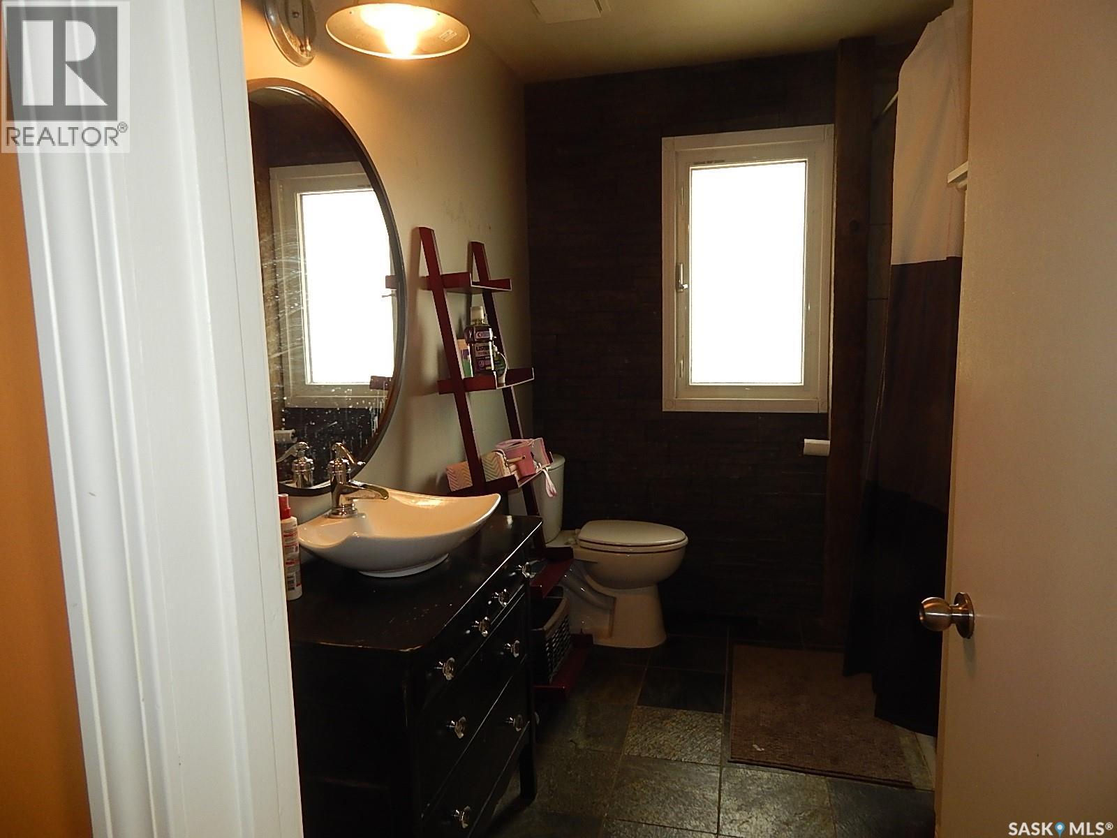 222 Westview Drive, Coronach, SK - Indoor Photo Showing Bathroom