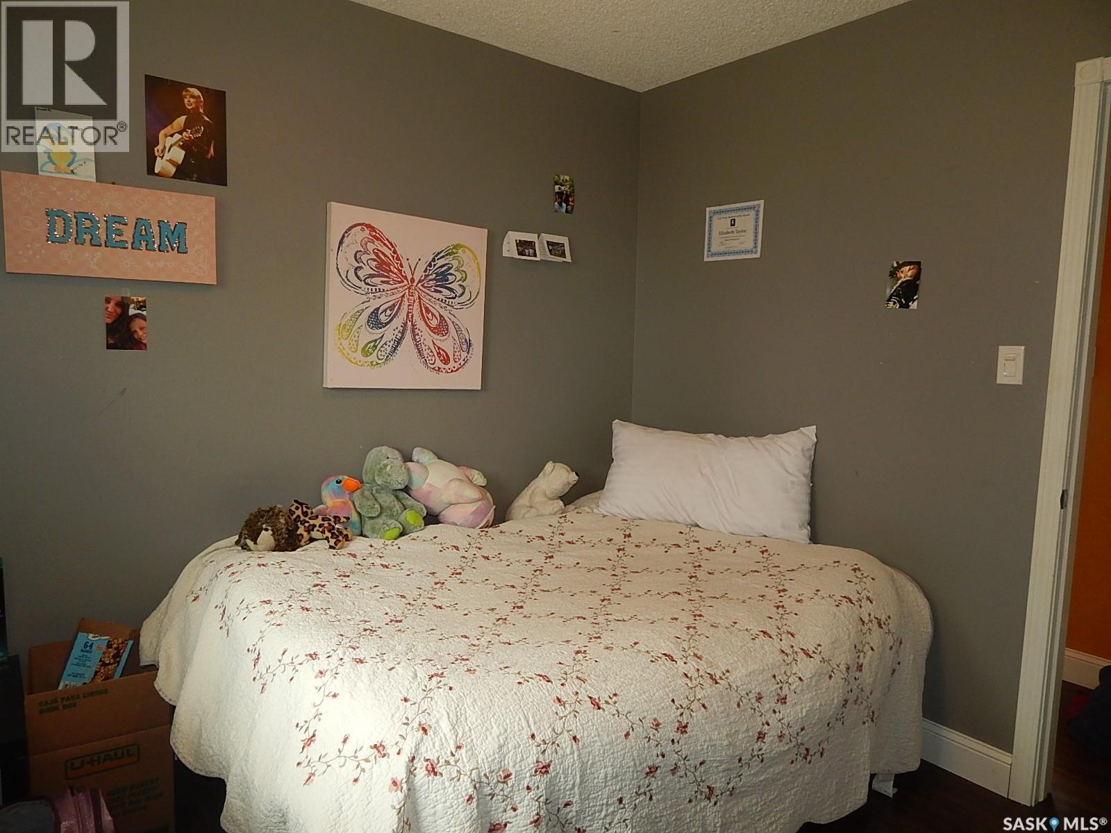 222 Westview Drive, Coronach, SK - Indoor Photo Showing Bedroom