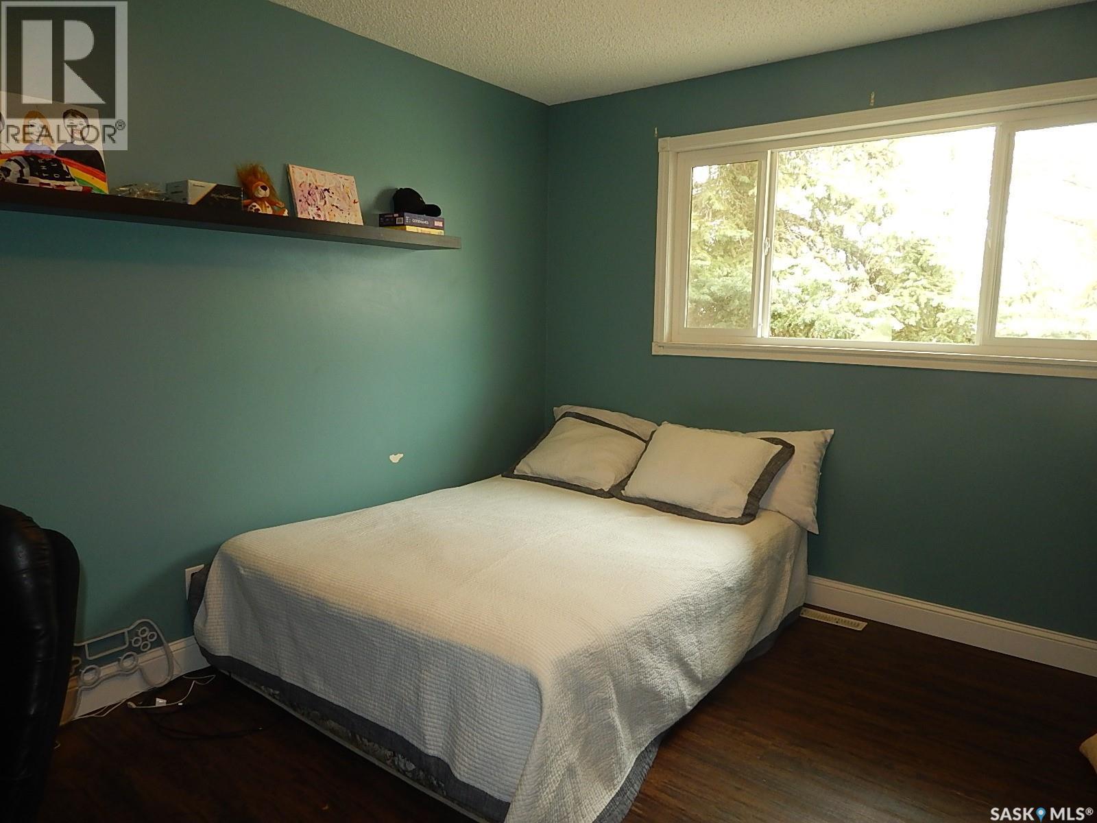 222 Westview Drive, Coronach, SK - Indoor Photo Showing Bedroom
