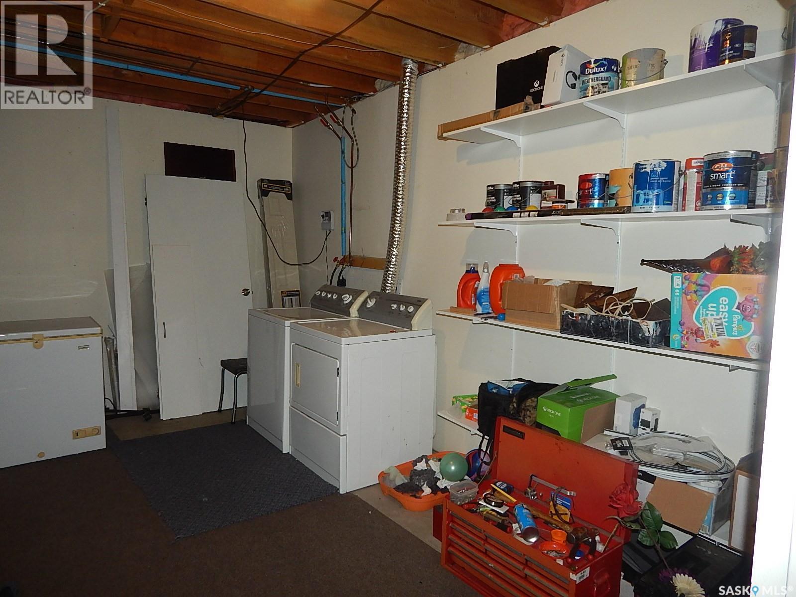 222 Westview Drive, Coronach, SK - Indoor Photo Showing Laundry Room