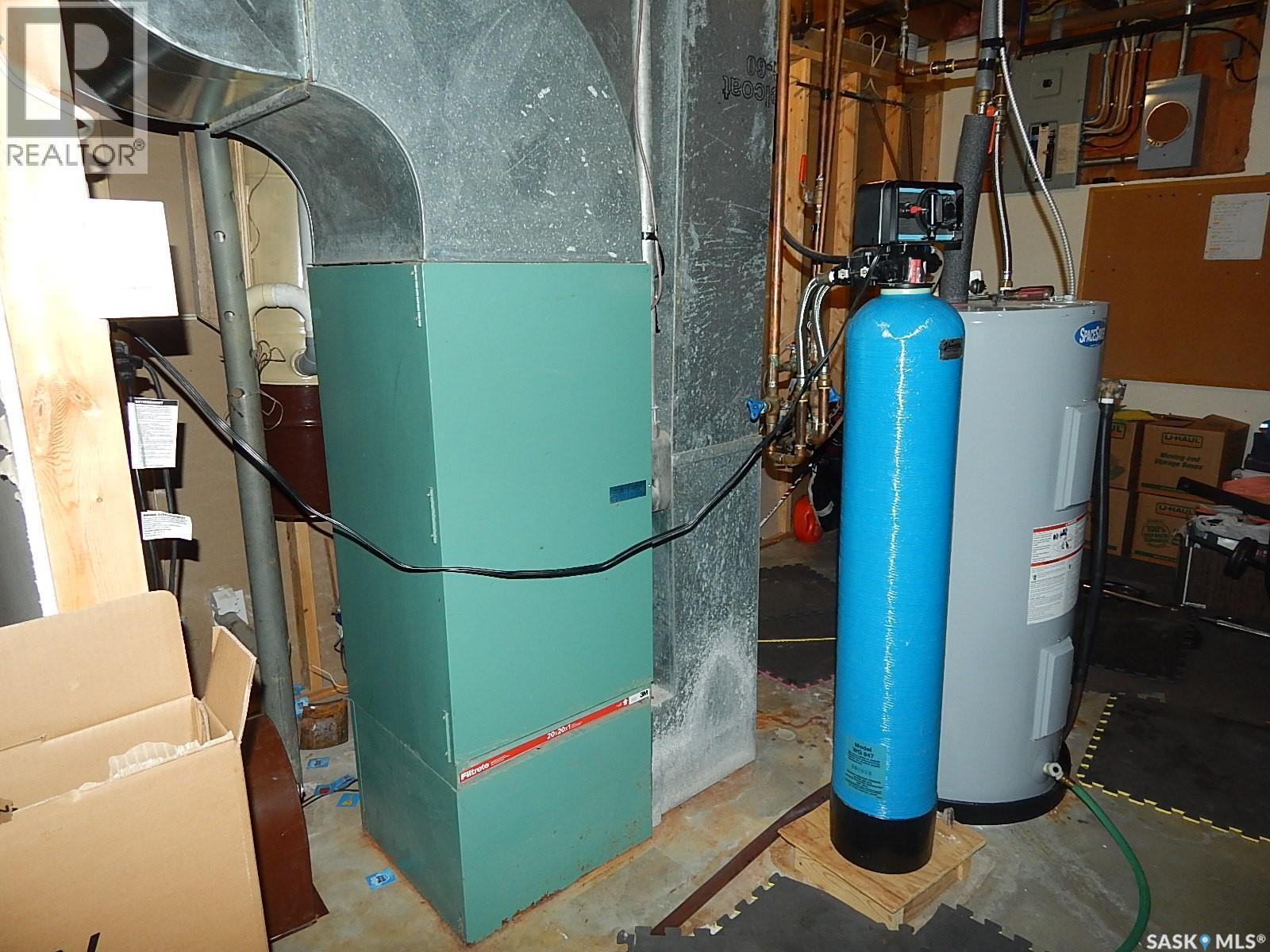 222 Westview Drive, Coronach, SK - Indoor Photo Showing Basement