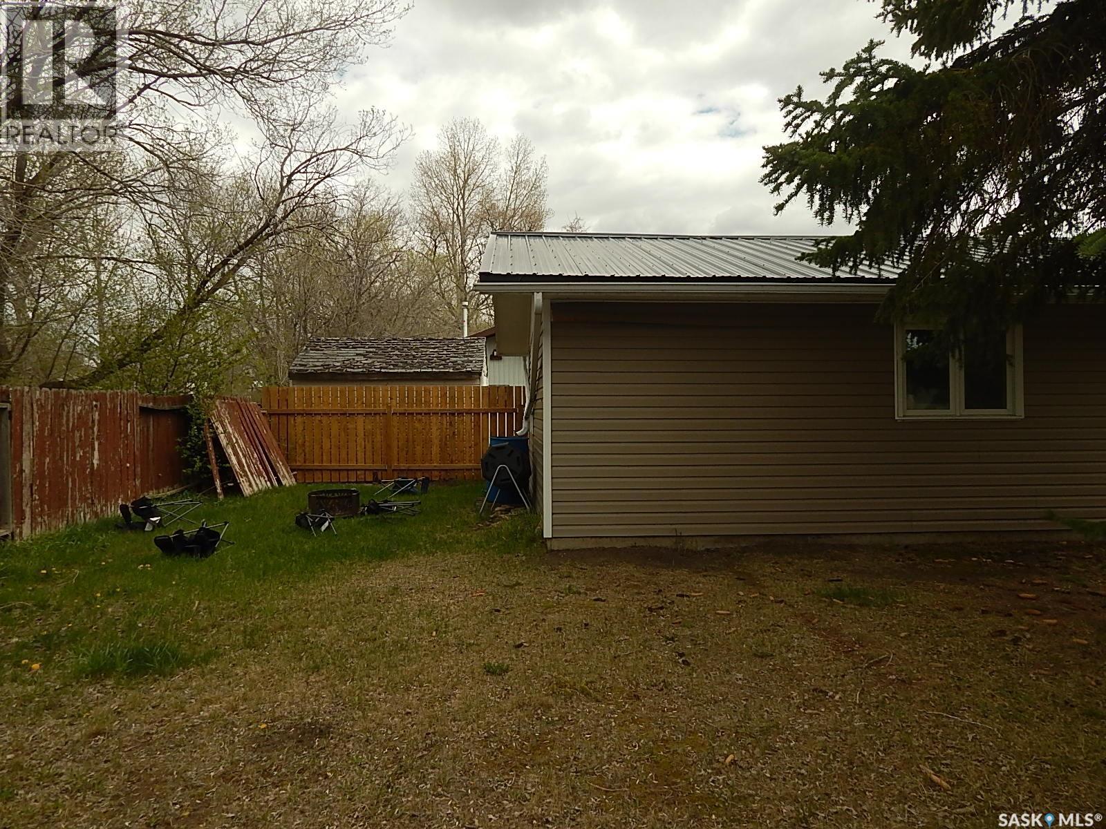 222 Westview Drive, Coronach, SK - Outdoor