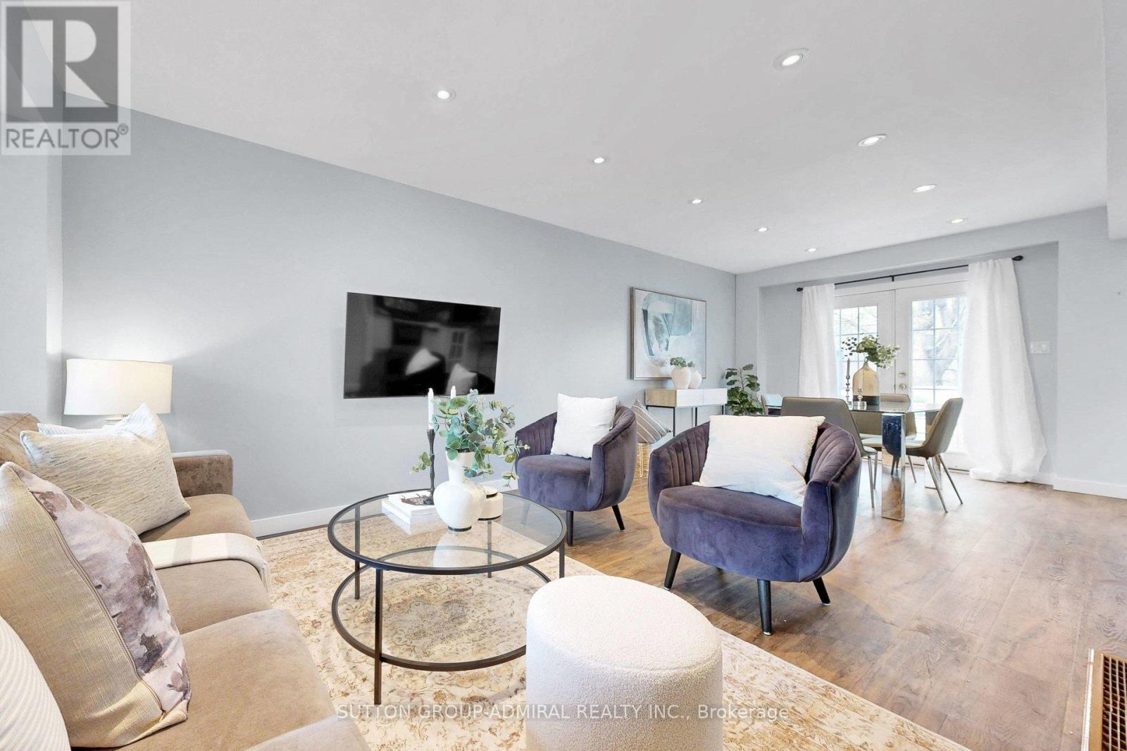 14 Windham Crescent, Clarington, ON - Indoor Photo Showing Living Room