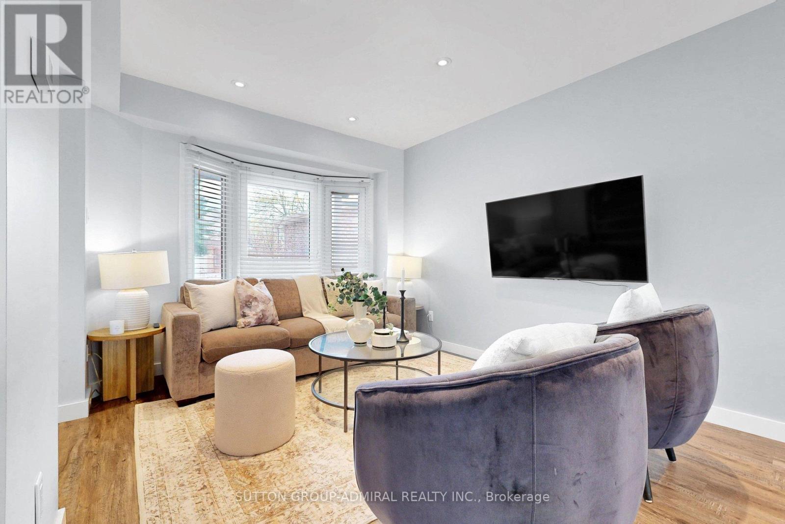 14 Windham Crescent, Clarington, ON - Indoor Photo Showing Living Room