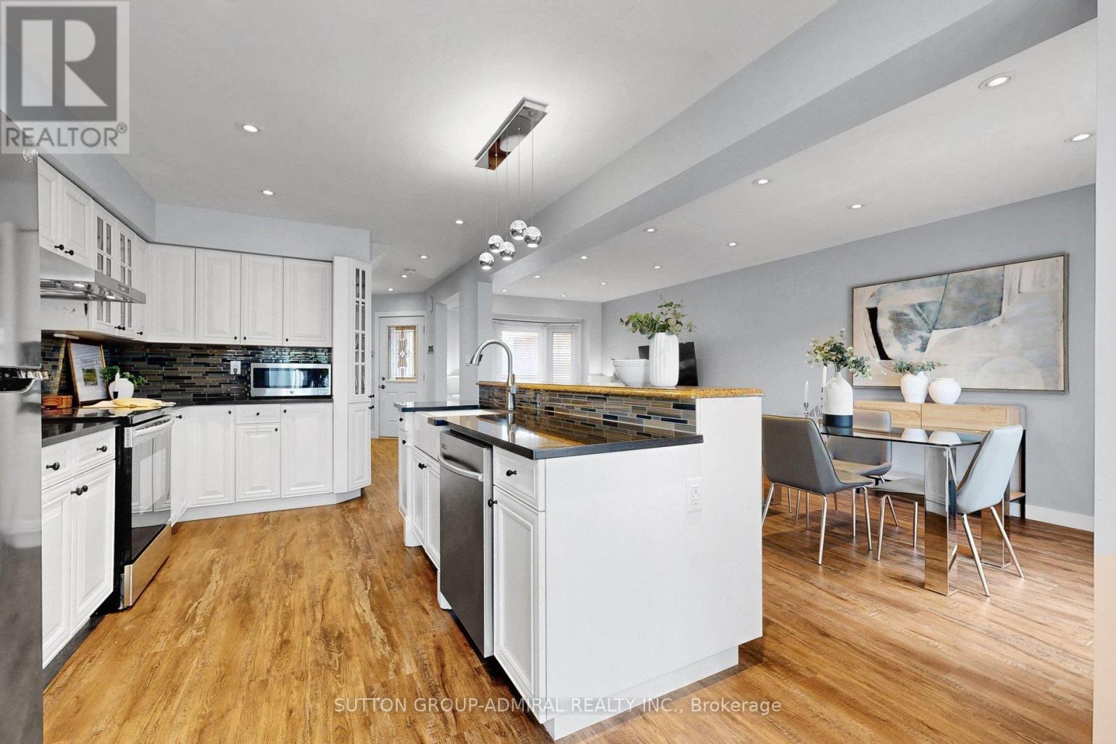 14 Windham Crescent, Clarington, ON - Indoor Photo Showing Kitchen With Stainless Steel Kitchen With Upgraded Kitchen