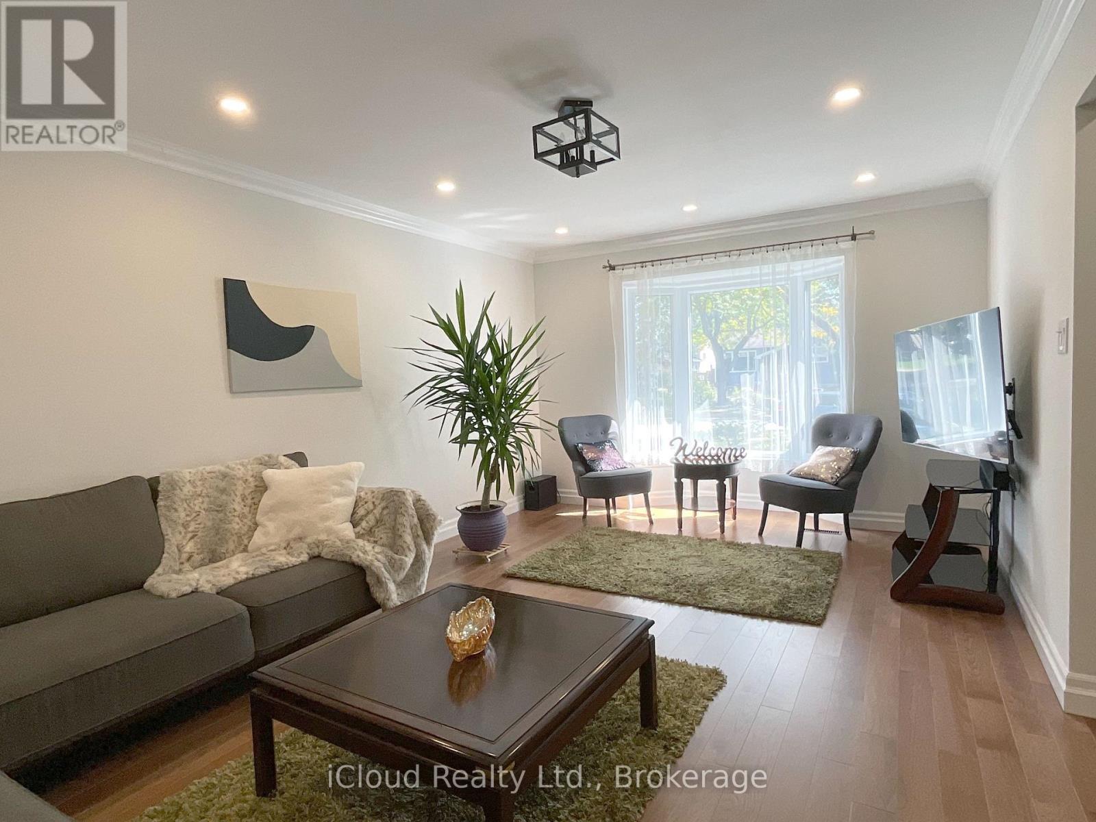 73 Wright Crescent, Caledon, ON - Indoor Photo Showing Living Room