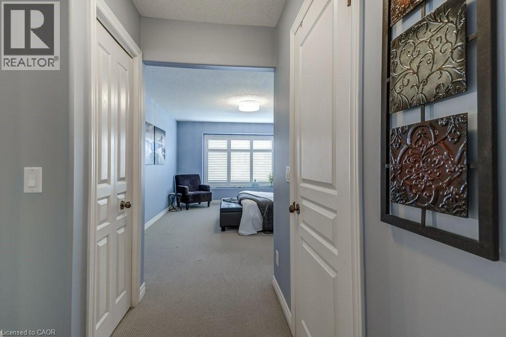 Spacious room featuring light blue walls, soft carpet flooring, and a multi-pane window with horizontal blinds - 605 Welland Avenue Unit# 21, St. Catharines, ON - Indoor Photo Showing Other Room
