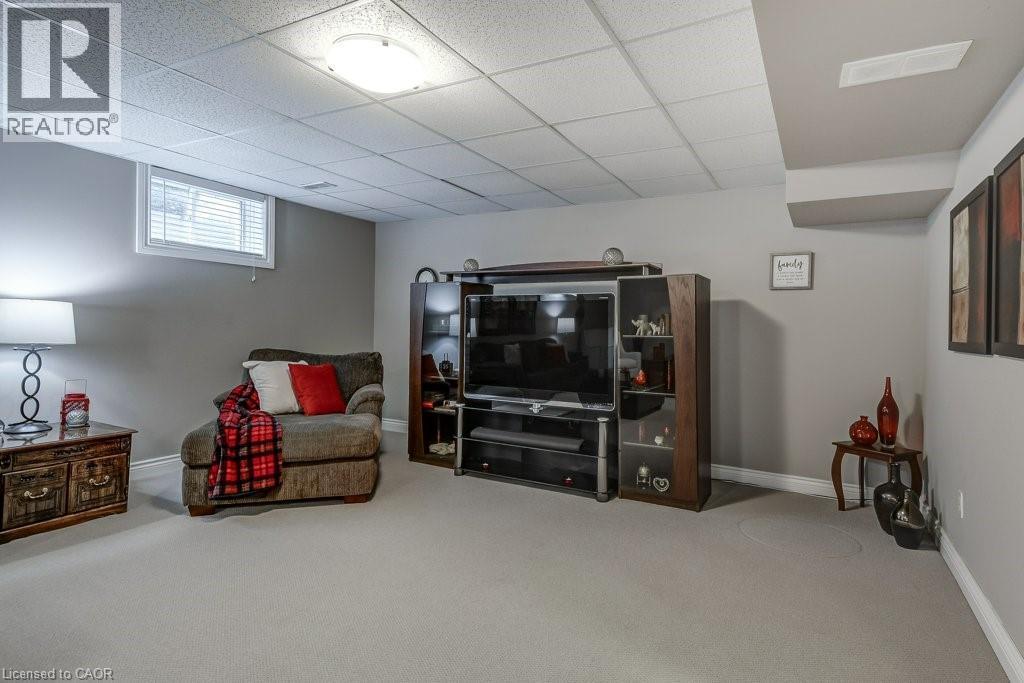 Spacious room featuring light gray walls, light-colored carpeting, and a drop ceiling with recessed lighting - 605 Welland Avenue Unit# 21, St. Catharines, ON - Indoor