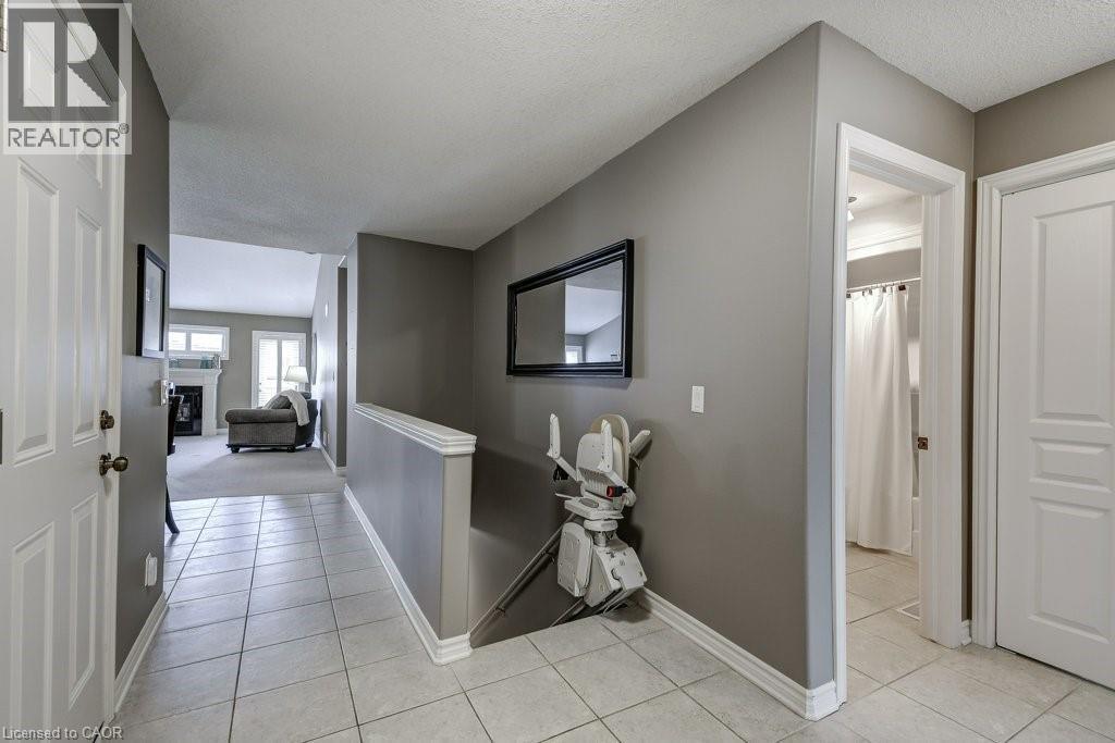 Entryway featuring tile flooring, white baseboards, and a neutral wall color - 605 Welland Avenue Unit# 21, St. Catharines, ON - Indoor Photo Showing Other Room