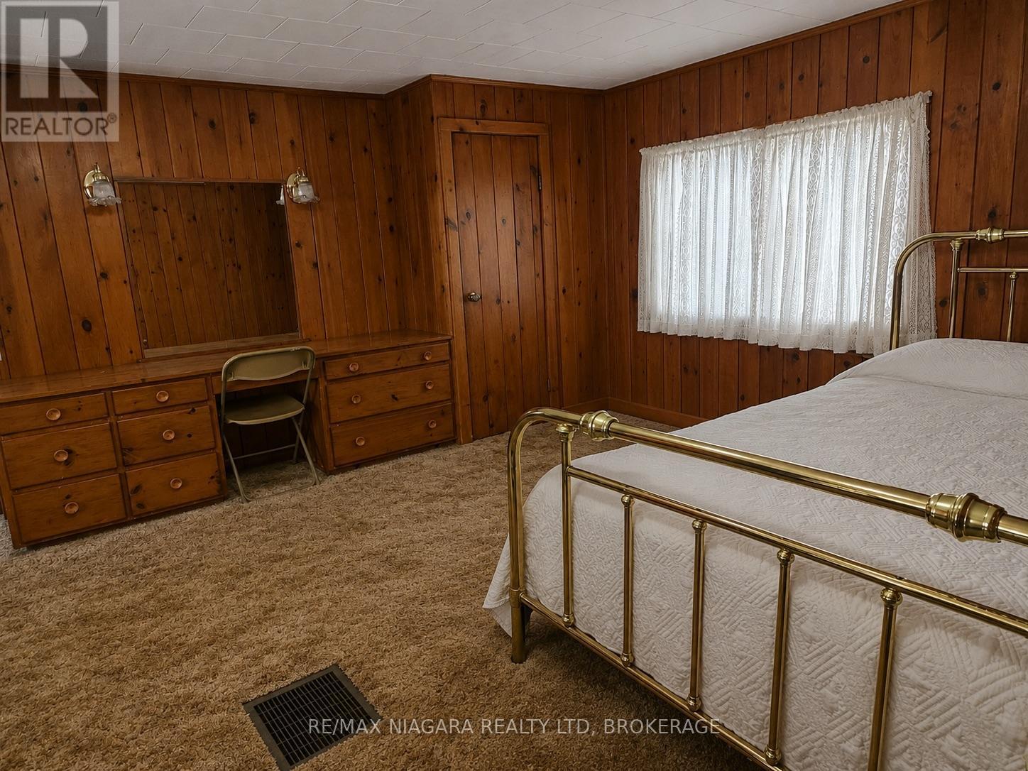 66 Radford Avenue, Fort Erie (Lakeshore), ON - Indoor Photo Showing Bedroom