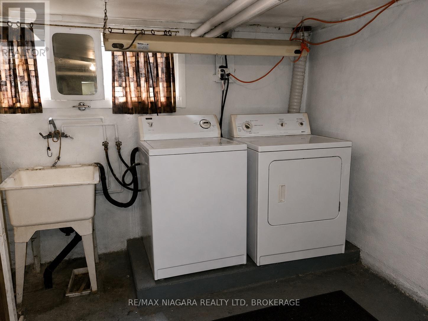 66 Radford Avenue, Fort Erie (Lakeshore), ON - Indoor Photo Showing Laundry Room