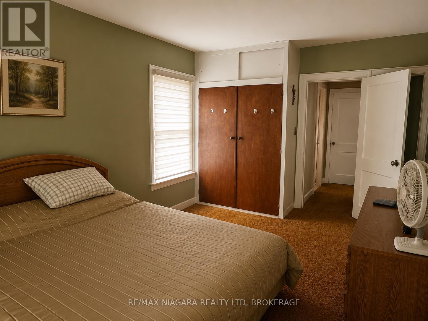 66 Radford Avenue, Fort Erie (Lakeshore), ON - Indoor Photo Showing Bedroom