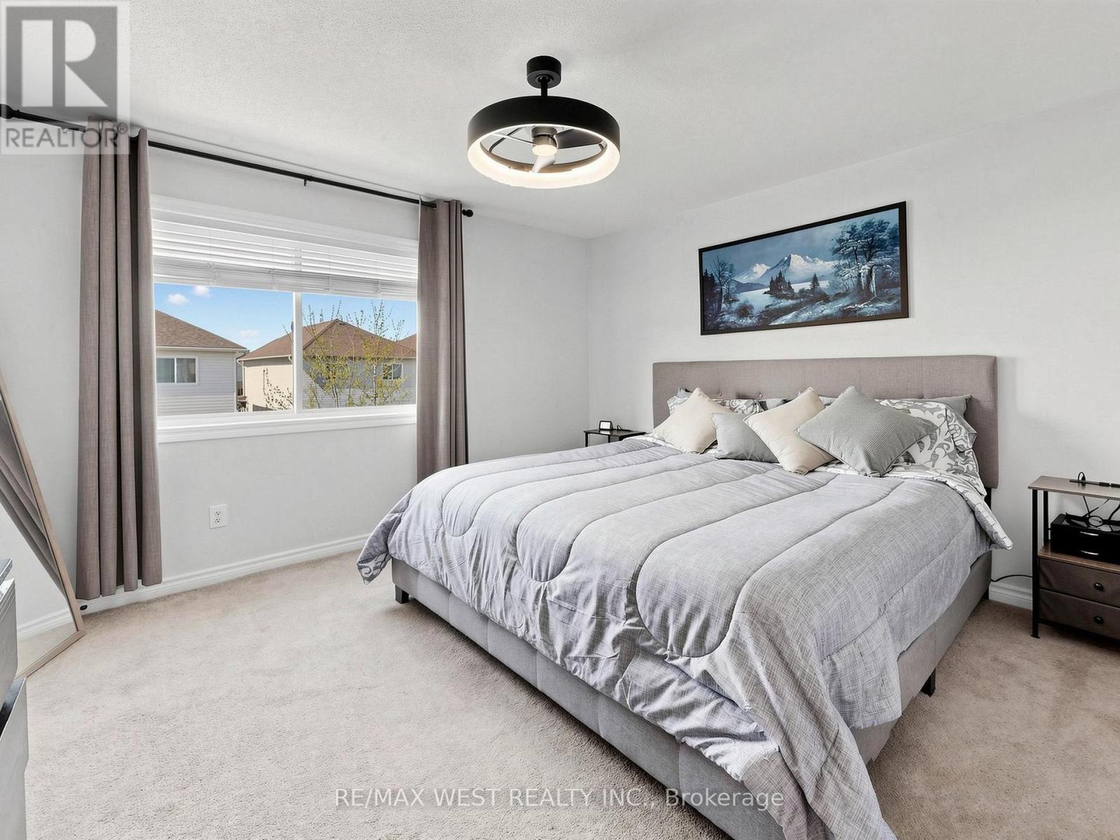 195 Banting Crescent, Essa, ON - Indoor Photo Showing Bedroom