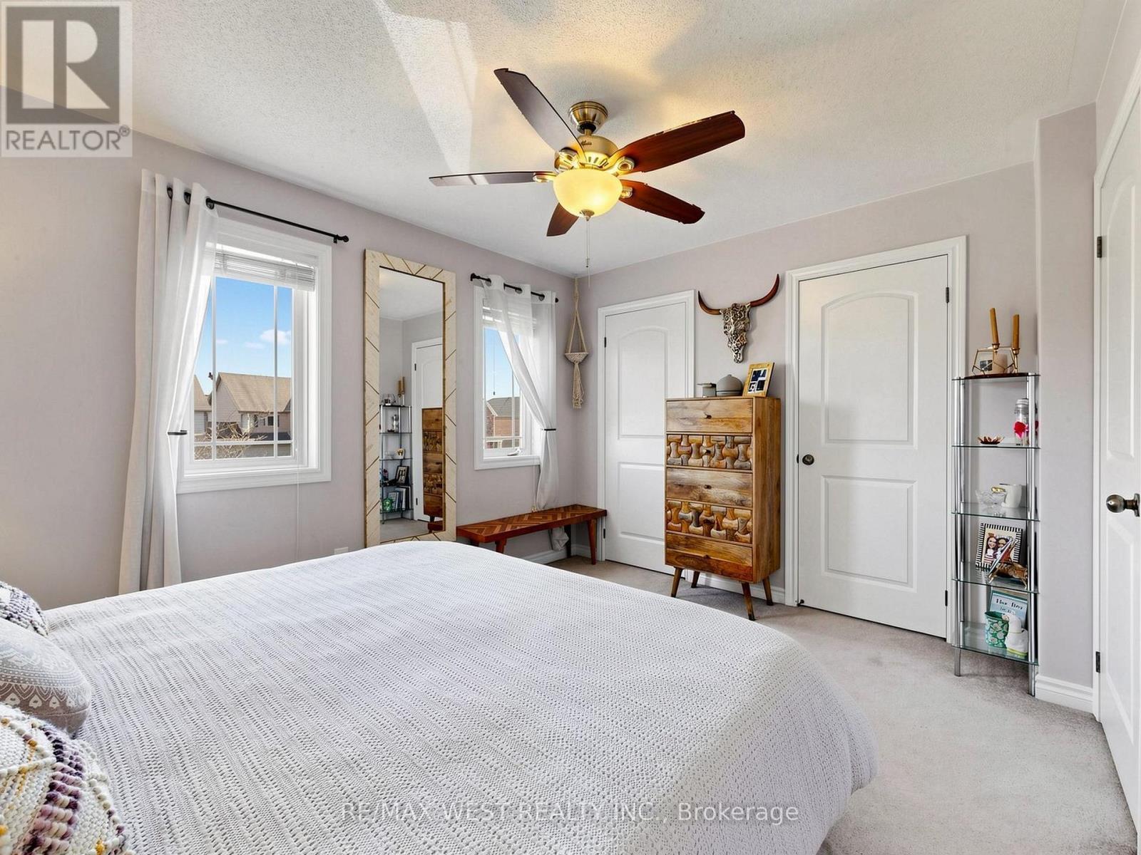 195 Banting Crescent, Essa, ON - Indoor Photo Showing Bedroom