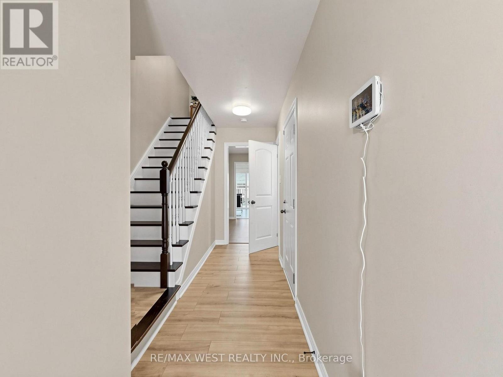 195 Banting Crescent, Essa, ON - Indoor Photo Showing Other Room