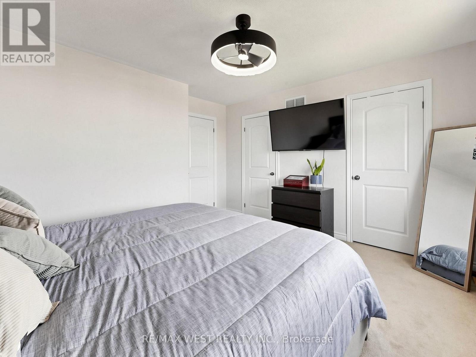 195 Banting Crescent, Essa, ON - Indoor Photo Showing Bedroom